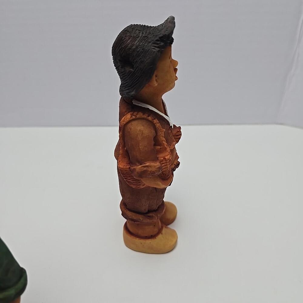 Lot of 2  Doo Lee Koreart man and woman with Basket Resin Figurines 6.5" - Picture 10 of 15